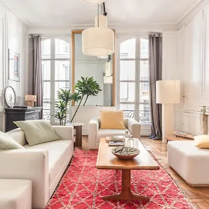 Outstanding Parisian Flat In Heart Of Center Paris